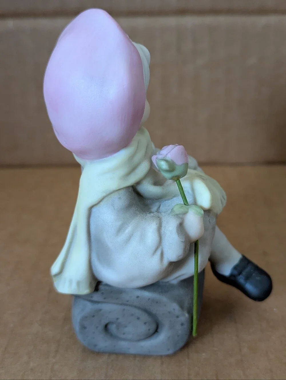 Alaska Momma 1998 Pink and White Figurine Decorative Home Accent 376043